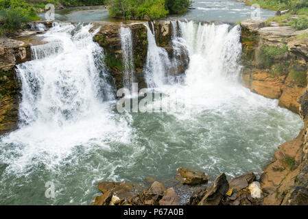 Lundbreck fällt auf den Crowsnest River, Alberta Provinz Erholungsgebiet, Crowsnest Pass Region, Alberta, Kanada Stockfoto