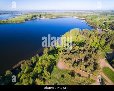 Soldatenfriedhof am Swiecajty See zum Gedenken an Deutsche und Russische Soldaten während des Ersten Weltkrieges in Kartuzy, Polen (ehemals E-gefallenen entfernt Stockfoto