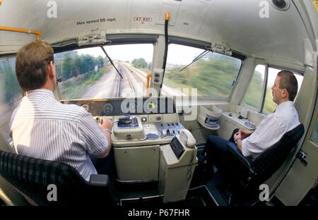 Der Blick von der Kabine aus einer Klasse 47 diesel-elektrische mit einem Cross Country Service. C 1995 Stockfoto