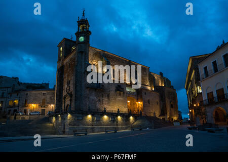 Nacht Blick auf die Plaza Mayor in Trujillo, Extremadura, Spanien Stockfoto