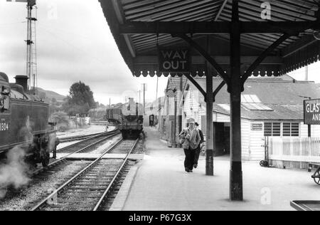 Glastonbury und Street Station auf dem Zweig aus Brunnen zu Bridgewater auf der SDJR. Der Bahnhof ist nur 5 1/2 Meilen von Brunnen und 14 Meilen vom Bridgwater Stockfoto