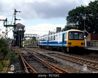 Haltwhistle. 13:35 ex Carlisle Newcastle kommt in Haltwhistle station. 20.07.1986. Stockfoto