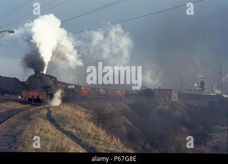 Hunslet Sparmaßnahmen 0-6-0 ST Nr. 69 in National Coal Board Service. Die ungewöhnliche Form der Schornstein zeigt an, dass diese Lokomotive mit geändert wurde Stockfoto