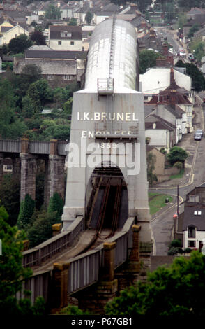 Isambard Kingdom Brunel's Royal Albert Bridge über den Fluss Tamar in Saltash Durchführung der Great Western Main Line aus Devon in Cornwall. C 2002 Stockfoto