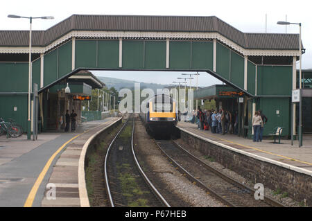 Die Great Western Railway 2004. Eine erste Große Westliche betrieben Swansea nach Paddington service durchläuft Bridgend station. Stockfoto