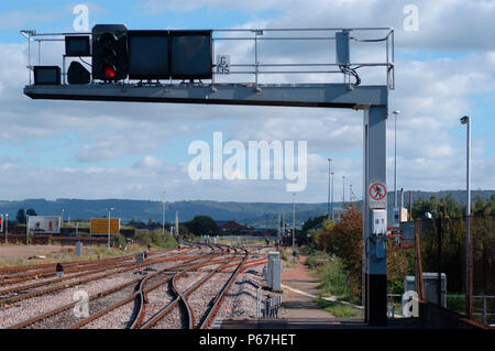 Die Great Western Railway 2004. Blick vom östlichen Ende der Plattform 1 von Gloucester Bahnhof übersicht Routen zu Birmingham Bristol [Links] und [rechts]. Stockfoto