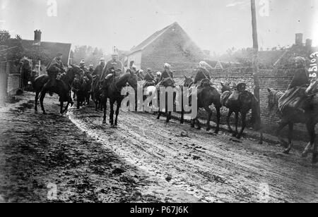 Patrouille der Kürassiere und marokkanische Truppen Ribecourt;   Frankreich;   im ersten Weltkrieg Stockfoto