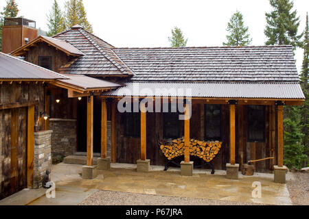 Private Residence in Wilson, Wyoming in der Nähe von Jackson Hole. Haus mit Blick auf den Teton Mountain Range. Obwohl im rustikalen Look, das Haus zum Zeitpunkt der Stockfoto