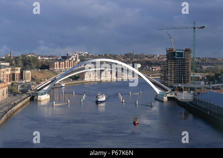 Gateshead Millennium Bridge öffnen, Architekt Wilkinson Eyre. Vereinigtes Königreich. Stockfoto