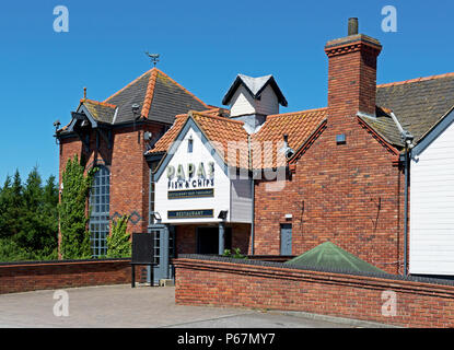 Papa's Fish & Chips Restaurant, Eastfield, in der Nähe von Scarborough, North Yorkshire, England, Großbritannien Stockfoto