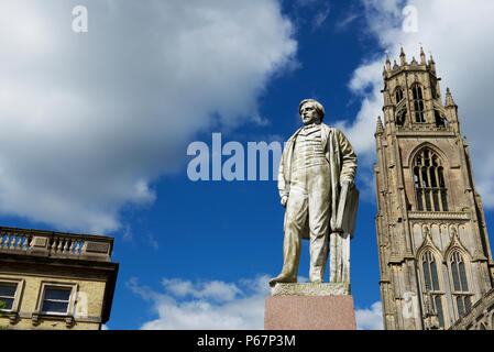 St Botoph's Church (stumpf), und die Statue von Herbert Ingram, MP, in Boston, Lincolnshire, England, Großbritannien Stockfoto