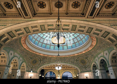 Chicago, Illinois, USA - Juni 22, 2018 Der Innenraum und der Kuppel am Chicago Cultural Center. Stockfoto