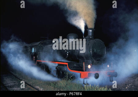 In der Nacht auf Sid-Depot in Serbien mit den Jugoslawischen Eisenbahnen Klasse 20 2-6-0 Mogul Nr. 20 131 durch die Borsig in Berlin gebaut. Das Bild wurde am Samstag, 27. Gemacht Stockfoto