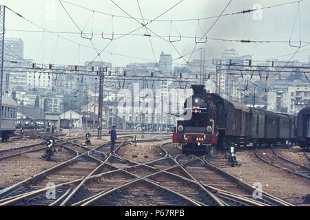 Einer der letzten Überlebenden des schönen Serbischen 01 Klasse 2-6-2 fährt von Belgrad mit einem lokalen Zug am Montag, den 31. Juli 1972. Stockfoto