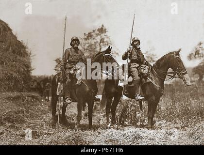 Foto der deutschen Kavallerie Gas maskiert. Vom Jahre 1918 Stockfoto