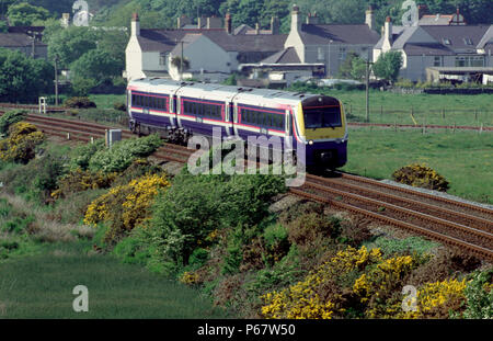 Die Coradia Class 175 Einheiten sind häufig an der Küste von Nordwales wie diese Szene im Tal, wo ein Crewe-Holyhead Service seinen Weg nach Westen wenden. Stockfoto