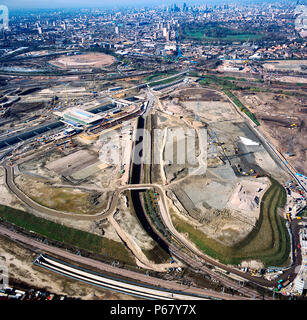 Luftbild von Norden über Olympiagelände und arbeitet nach Stratford International Station, Victoria Park und die Innenstadt von London, Großbritannien Stockfoto