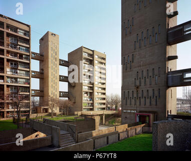 Balfron Turm, entworfen vom Architekten Goldfinger, Abgeschlossen 1968. Das DENKMALGESCHÜTZTE 27 Geschichte Gehäuse Block im Londoner Stadtteil Tower Hamlets. Lond Stockfoto