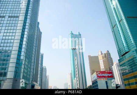 Bürogebäude in Shenzhen mit landmark Saige Gebäude, Guangdong, China. Stockfoto