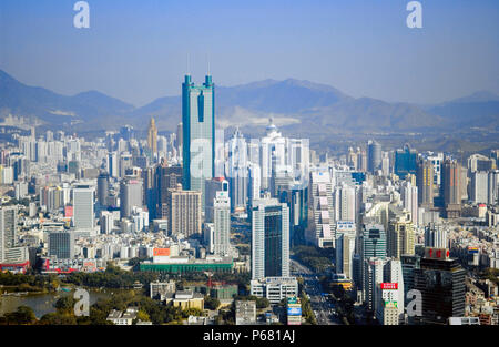 Shenzhen Skyline mit landmark Diwang Gebäude, Guangdong, China Stockfoto