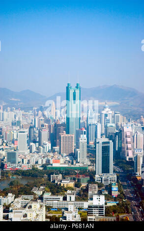 Shenzhen Skyline mit landmark Diwang Gebäude, Guangdong, China Stockfoto