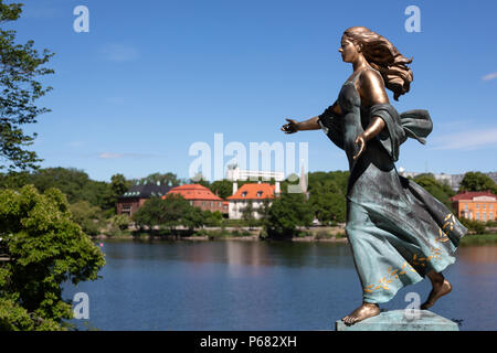 Statue von der Dame, die sich für den Frieden in der Welt, Djurgården, Stockholm, Schweden Stockfoto