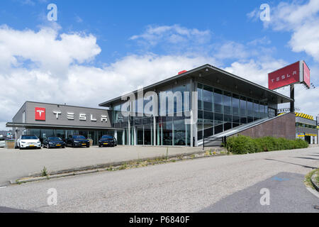 Tesla store in Rotterdam, Niederlande Stockfoto