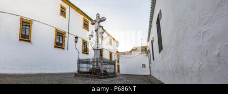 Christus der Laternen in den Morgen. Quadrat der Kapuziner, Cordoba, Spanien. Panoramablick Stockfoto