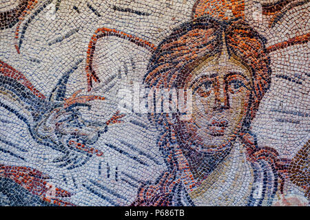 Jaen, Spanien - 29. Dezember 2017: römische Mosaik, Meer - Göttin Tethys in Jaen Museum. Fragment detail Stockfoto