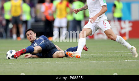 Wolgograd, Russland. 28 Juni, 2018. Shinji Okazaki (L) von Japan konkurriert während der FIFA WM 2018 Gruppe H Übereinstimmung zwischen Japan und Polen in Wolgograd, Russland, 28. Juni 2018. Credit: Wu Zhuang/Xinhua/Alamy leben Nachrichten Stockfoto