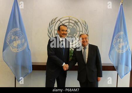 Uno, New York, USA. 28 Juni, 2018. UN-Sec Gen Antonio Guterres met Kasachstans nationale Sicherheit Vorsitz Karim Massimov, während der UN-Konferenz auf hoher Ebene über Fragen der Terrorismusbekämpfung. Foto: Matthew Russell Lee/Innere Stadt drücken Sie Stockfoto