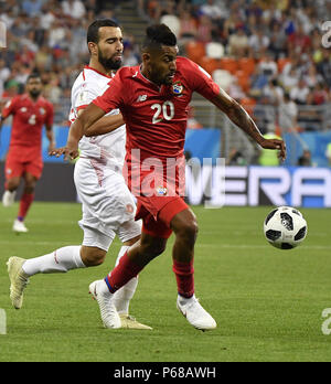 Knittelfeld, Russland. 28 Juni, 2018. Anibal Godoy (R) von Panama konkurriert während der FIFA WM 2018 Gruppe G Match zwischen Panama und Tunesien in Knittelfeld, Russland, 28. Juni 2018. Credit: Er Canling/Xinhua/Alamy leben Nachrichten Stockfoto