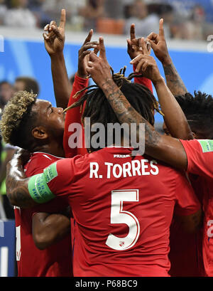 Knittelfeld, Russland. 28 Juni, 2018. Spieler von Panama feiern Scoring ihrer Mannschaft während der FIFA WM 2018 Gruppe G Match zwischen Panama und Tunesien in Knittelfeld, Russland, 28. Juni 2018. Credit: Er Canling/Xinhua/Alamy leben Nachrichten Stockfoto