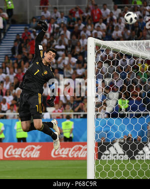 Kaliningrad, Russland. 28 Juni, 2018. Torwart Thibaut Courtois Belgien verteidigt während der FIFA WM 2018 Gruppe G Übereinstimmung zwischen England und Belgien in Kaliningrad, Russland, 28. Juni 2018. Credit: Du Yu/Xinhua/Alamy leben Nachrichten Stockfoto