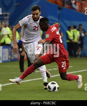 Knittelfeld, Russland. 28 Juni, 2018. Hamdi Naguez (L) von Tunesien konkurriert während der FIFA WM 2018 Gruppe G Match zwischen Panama und Tunesien in Knittelfeld, Russland, 28. Juni 2018. Credit: Er Canling/Xinhua/Alamy leben Nachrichten Stockfoto