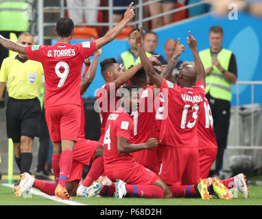 Knittelfeld, Russland. 28 Juni, 2018. Panama Spieler feiern nach einem Eigentor von Tunesien Yassine Meriah während der FIFA WM 2018 Gruppe G Fußballspiel zwischen Tunesien und Panama an der Steiermark Arena, in Knittelfeld, Russland, 28. Juni 2018. Credit: Mokhtar Hmima/dpa/Alamy leben Nachrichten Stockfoto