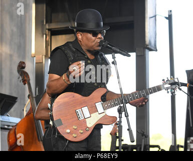 New York, USA. 28 Jun, 2018. Am Tag nach seinem Vater Joe Jackson starb, Tito Jackson führt mit der B.B. King Blues Band während der lebendig an fünf Sommer Konzert Serie Donnerstag, 28. Juni 2018 in Albany, NEW YORK (Foto/Hans Pennink) Credit: Hans Pennink/Alamy leben Nachrichten Stockfoto