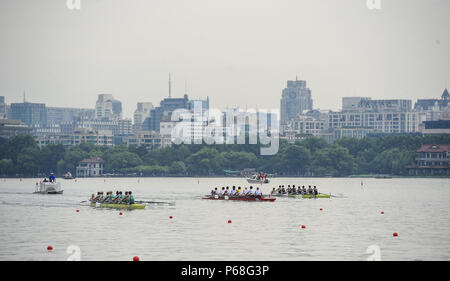 Hangzh, Hangzh, China. 29 Juni, 2018. Hangzhou, China-29. Juni 2018: Rudern Rennen ist am Westsee in Hangzhou gehalten, der ostchinesischen Provinz Zhejiang, Juni 29th, 2018. Credit: SIPA Asien/ZUMA Draht/Alamy leben Nachrichten Stockfoto