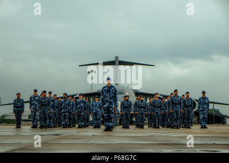 BUTTERWORTH, MALAYSIA - 29. Juni: eine Kombination Parade durch die Royal Australian Air Force (RAAF) mit Royal Malaysian Air Force (RMAF) in Conjuntion das 60-jährige Jubiläum der Zusammenarbeit zwischen Royal Malaysia Air Force (RMAF) und die raaf in Butterworth Air Base, Malaysia am 29. Juni 2018. Royal Australian Air Force Butterworth, offiziell den Betrieb auf Juni 1958 während der japanischen Invasion nach dem Ende des Zweiten Weltkrieges, heute mehr als 167 Air Force zwischen RAAF und RMAF ein Teil in dieser Feierlichkeiten. Foto von Samsul sagte/NipponNews (Malaysia). Stockfoto
