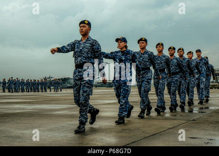 BUTTERWORTH, MALAYSIA - 29. Juni: eine Kombination Parade durch die Royal Australian Air Force (RAAF) mit Royal Malaysian Air Force (RMAF) in Conjuntion das 60-jährige Jubiläum der Zusammenarbeit zwischen Royal Malaysia Air Force (RMAF) und die raaf in Butterworth Air Base, Malaysia am 29. Juni 2018. Royal Australian Air Force Butterworth, offiziell den Betrieb auf Juni 1958 während der japanischen Invasion nach dem Ende des Zweiten Weltkrieges, heute mehr als 167 Air Force zwischen RAAF und RMAF ein Teil in dieser Feierlichkeiten. Foto von Samsul sagte/NipponNews (Malaysia). Stockfoto