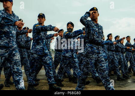 BUTTERWORTH, MALAYSIA - 29. Juni: eine Kombination Parade durch die Royal Australian Air Force (RAAF) mit Royal Malaysian Air Force (RMAF) in Conjuntion das 60-jährige Jubiläum der Zusammenarbeit zwischen Royal Malaysia Air Force (RMAF) und die raaf in Butterworth Air Base, Malaysia am 29. Juni 2018. Royal Australian Air Force Butterworth, offiziell den Betrieb auf Juni 1958 während der japanischen Invasion nach dem Ende des Zweiten Weltkrieges, heute mehr als 167 Air Force zwischen RAAF und RMAF ein Teil in dieser Feierlichkeiten. Foto von Samsul sagte/NipponNews (Malaysia). Stockfoto