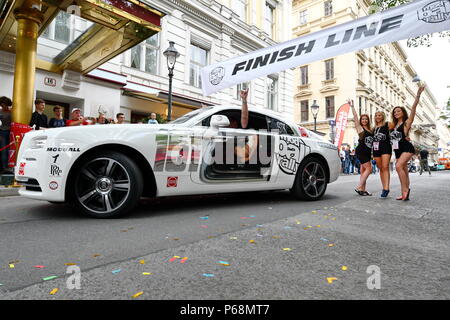 Wien, Österreich. Juni 29, 2018. Die Modball Rallye ist ein internationaler Führerschein Tour mit einem anderen jedes Jahr Route. Gegründet im Jahr 2007 sieht ein Eintrag von rund 180 Autos pro Veranstaltung, die meist Supercars geändert. Die Veranstaltung sollte Ende am Freitag in Wien. Quelle: Franz Perc/Alamy leben Nachrichten Stockfoto