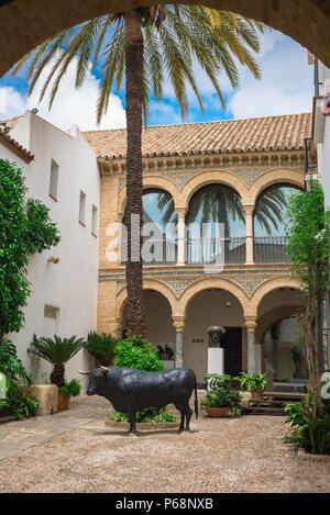 Cordoba Taurino, Blick auf die typisch andalusischen Innenhof der Stierkampf Museum (Museo Taurino) in Córdoba (Córdoba), Andalusien, Spanien. Stockfoto