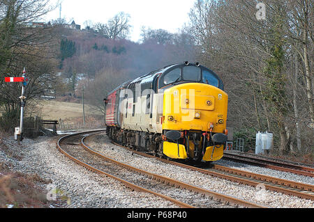 Der Personenverkehr zwischen Cardiff und Rhymney wird von Lokomotiven und Lager am Samstag als Anfang 2004 betrieben, wenn eine Rhymney - Cardiff service Stockfoto