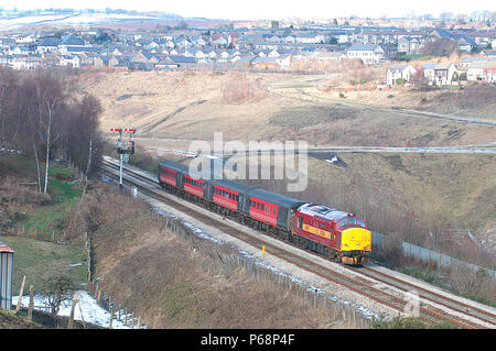 Der Personenverkehr zwischen Cardiff und Rhymney wird von Lokomotiven und Lager am Samstag als Anfang 2004 betrieben, wenn eine Rhymney - Cardiff service Stockfoto