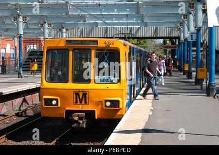 Der Tyne and Wear Metro Straßenbahn System auf Newcastle zentriert und verwendet viel von der alten NER Vorstadt elektrischen Netzwerk, das war in den späten bestromt Stockfoto