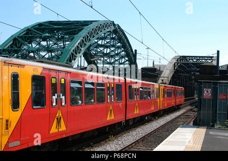 Der Tyne and Wear Metro Straßenbahn System auf Newcastle zentriert und verwendet viel von der alten NER Vorstadt elektrischen Netzwerk, das war in den späten bestromt Stockfoto