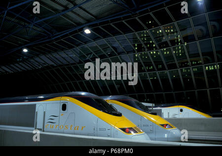 Drei Eurostar Züge in der Londoner Waterloo Station. 1996 Stockfoto