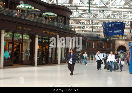 Anzeigen aus Ayrshire Plattformen in Richtung Bahnhofshalle. Glasgow Central Station. April 23005. Stockfoto