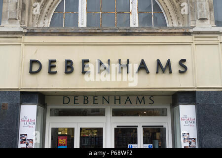 Hastings, Großbritannien, 23. Juni 2018: Debenhams Department Store Front in der Stadt Hastings Stockfoto